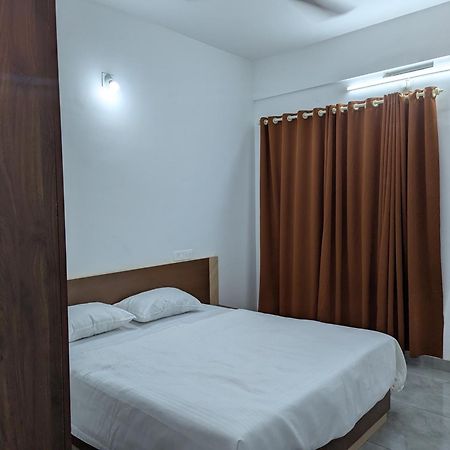 Jayalakshmi Residency Hotel Vaduvanchal Exterior foto