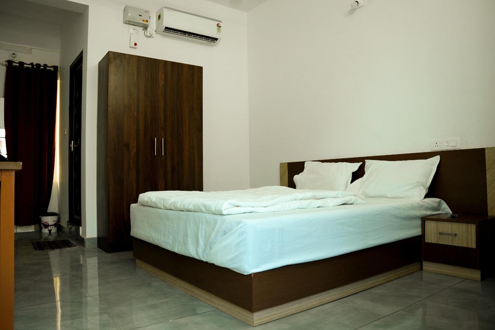 Jayalakshmi Residency Hotel Vaduvanchal Exterior foto